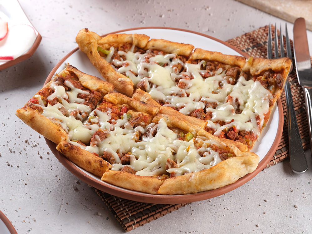 Kuşbaşılı Kaşarlı Pide