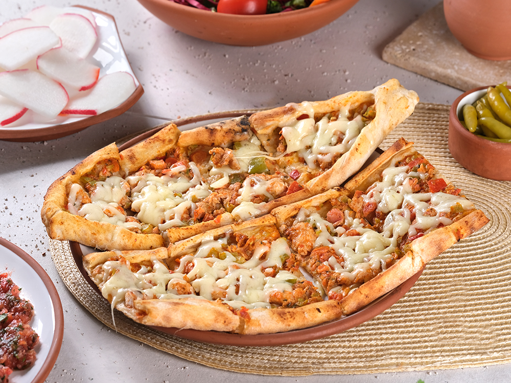 Tavuklu Kaşarlı Pide